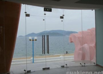 Vách ngăn cửa sổ kiếng cường lực đẹp 2018